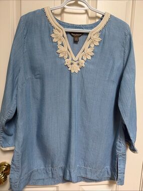 Tommy Bahama sz L Classic beachy tunic - chambray w ivory embroidered resort